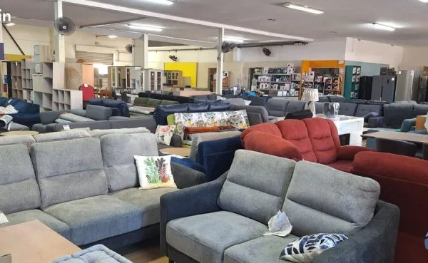 Local commercial 242 m²