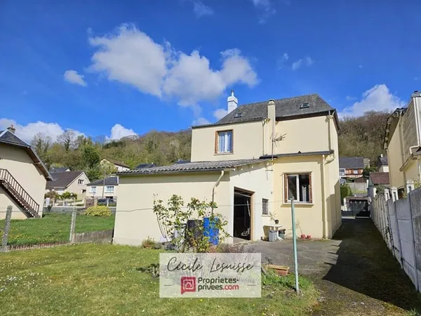 Maison proche du centre-ville avec grand terrain