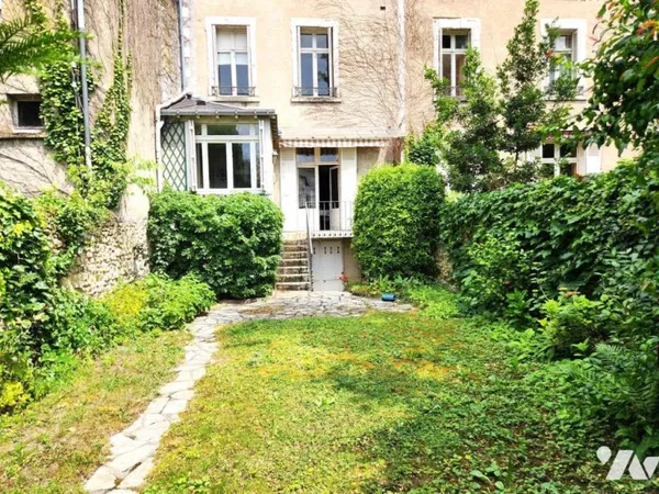 Maison 9 pièces 236 m²