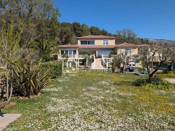 MAISON 9 PIÈCES DE 300 m² + GARAGE - CABRIS