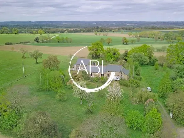 Propriété rurale en pierres avec dépendances sur 8 306 m² à