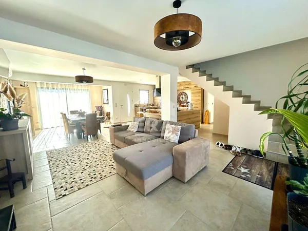 Maison 7 pièces 100 m²