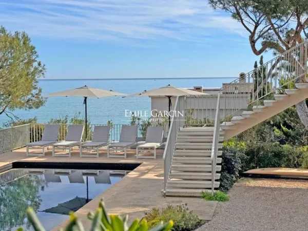A louer, Cap d'Antibes, Garoupe, villa contemporaine vue mer, piscine