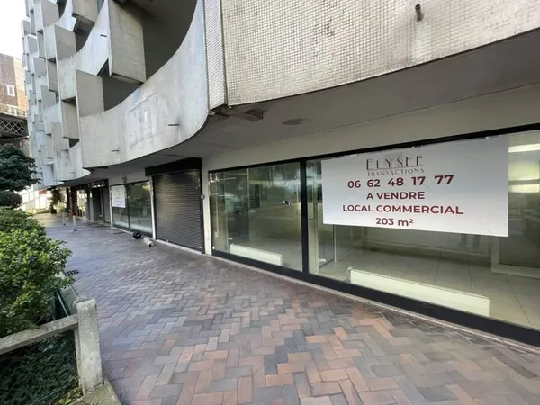 Local commercial 203 m²