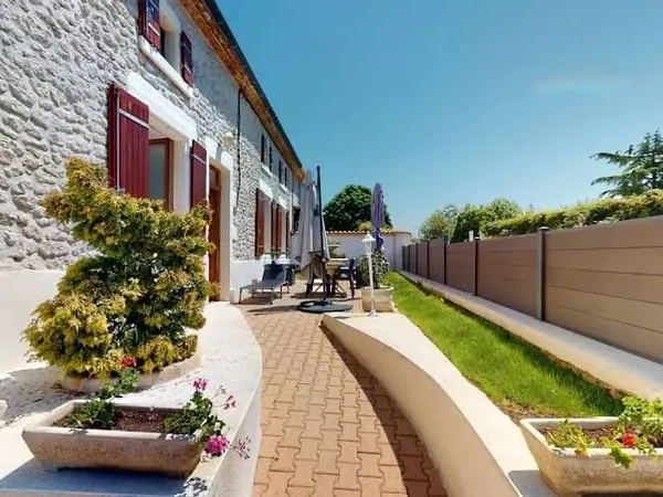 Maison 9 pièces 218 m²