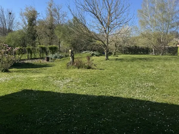Terrain 1600 m²