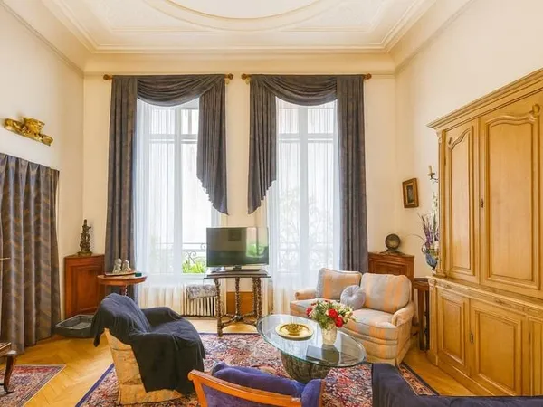 Enghien-Les-Bains-: F3 de standing en hôtel particulier 84.7 m2