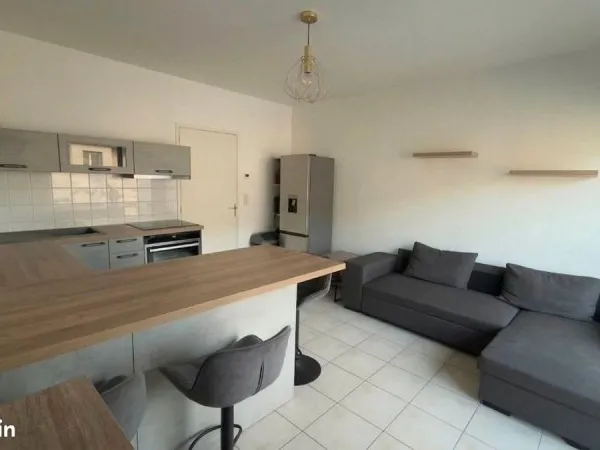 Apparemment T2 Duplex avec garage