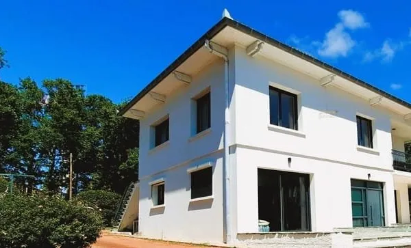 Maison contemporaine - tout à pied- 210 m2- prestations de qualité