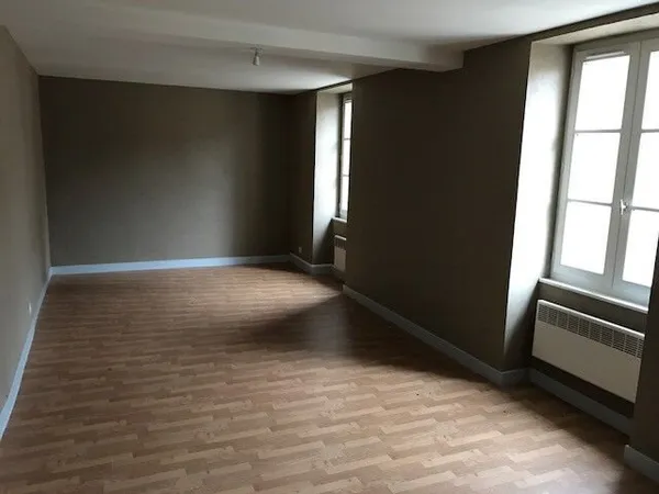 Location Appartement 5 pièces 95 m² Chaillac