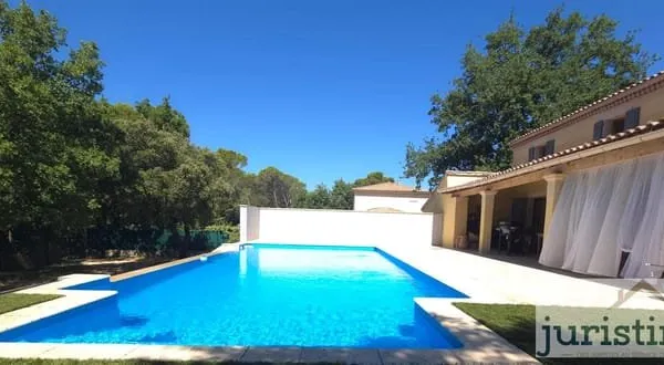 Grande Maison avec Piscine à Débordement à Uchaux sur 3000m2