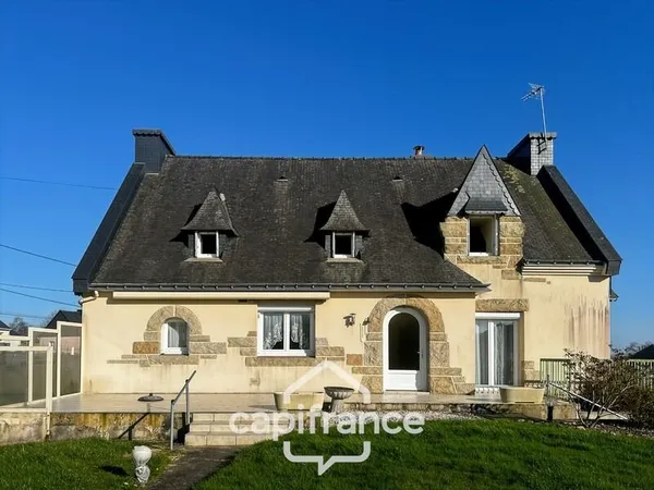 Maison néo-bretonne 8 pièces - 140 m² habitables - Terrain clos 1019 m² - Garage - Hangar camping-ca