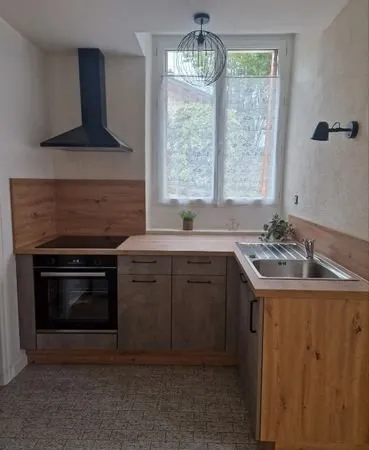 Appartement meublé plain-pied, terasse et garage