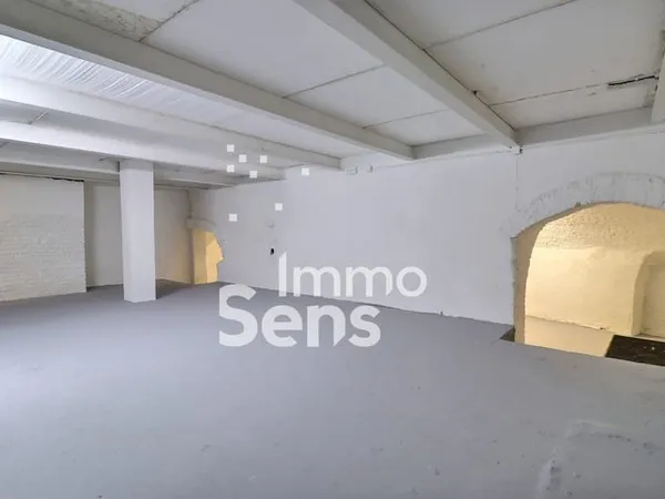 Cave séparée en 4 parties d'une superficie de 160m2 - Vieux Lille