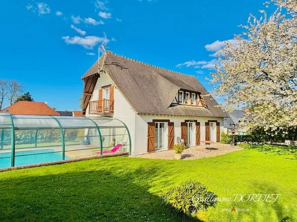 Maison familiale avec piscine en bord de mer