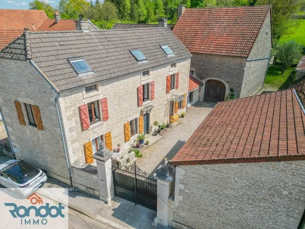MAISON 7 PIECES / 5 CHAMBRES / ENVIRON 208 M2 TERRAIN 1015 M