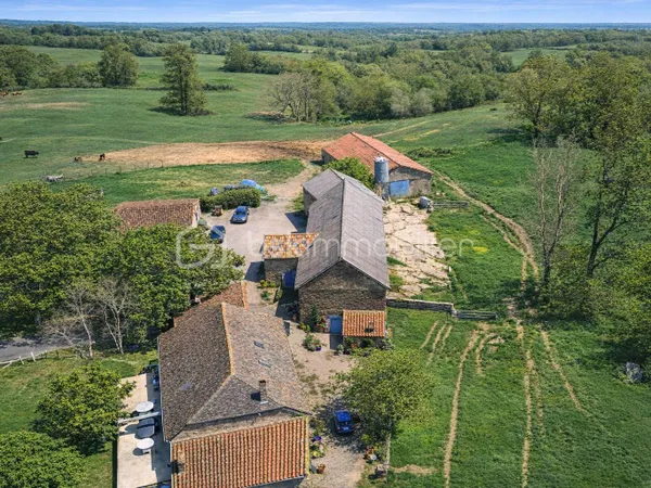 Maison 10 pièces 271 m²