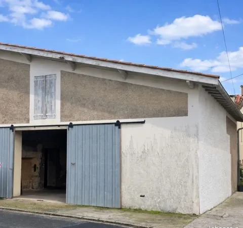 EYSINES Bourg, Chai en pierre 66 m² à rénover