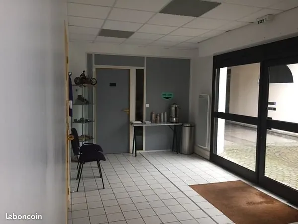 Local RDC 160 m² dans passage