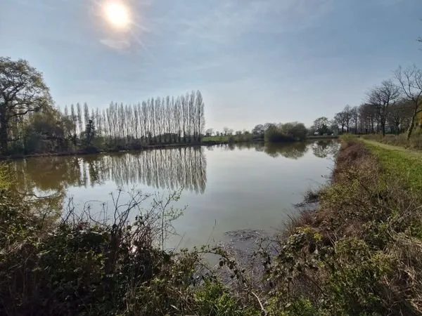 Location d'un etang de 8000m2 sur terrain de 15000m2
