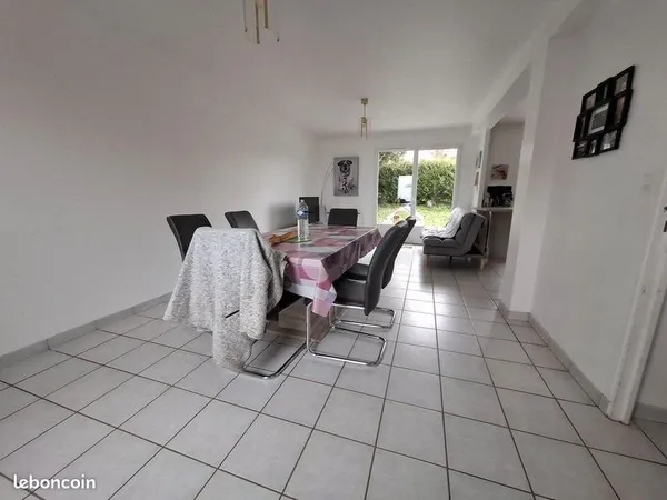Maison 4 pièces mitoyenne de 83 m² + garage