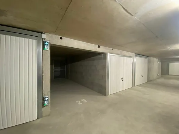 SAINT MALO : Place de parking sécurisée