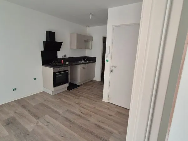 T2 bis 38,5 m² - Entièrement rénové, DPE B, 2 balcons - Coeur de village