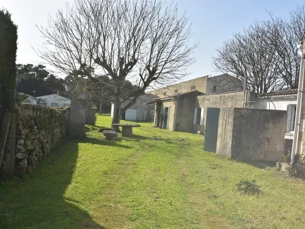 Dpt Charente Maritime (17), Ile d'Oléron, à vendre Ensemble immobilier, 6 pièces, dépendances, sur 1