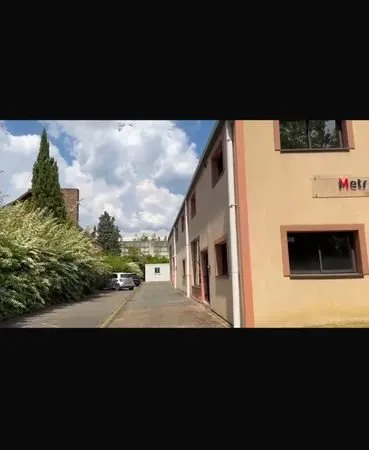 LOCAL ACTIVITÉ + STOCKAGE + BUREAUX + PARKING - 300 m² BÂTI + 500 m² TERRAIN - JOUY-EN-JOSAS