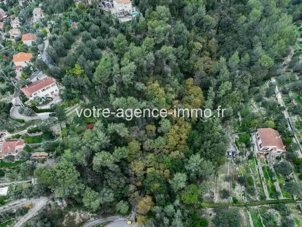 Terrain constructible 1931m²