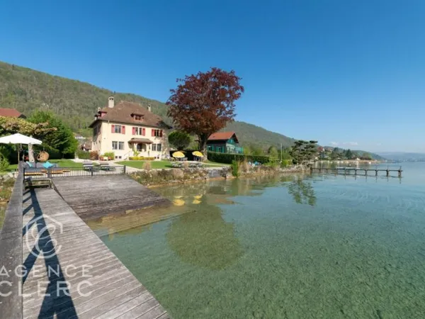 Sevrier, exclusif, propriété d'exception pieds dans l'eau