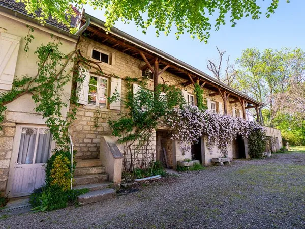 Maison de village à vendre à Fontaines - Charme et potentiel sur 2108 m²