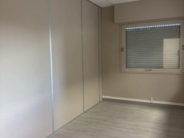 Local commercial 300 m²
