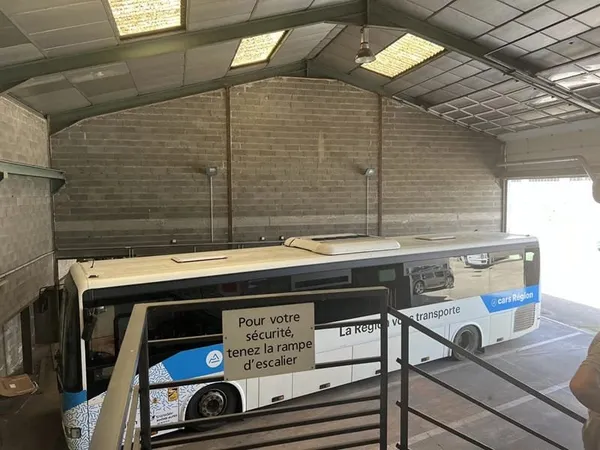 Local d’activité et entrepôt Location Salaise-sur-Sanne  250m² 2000€