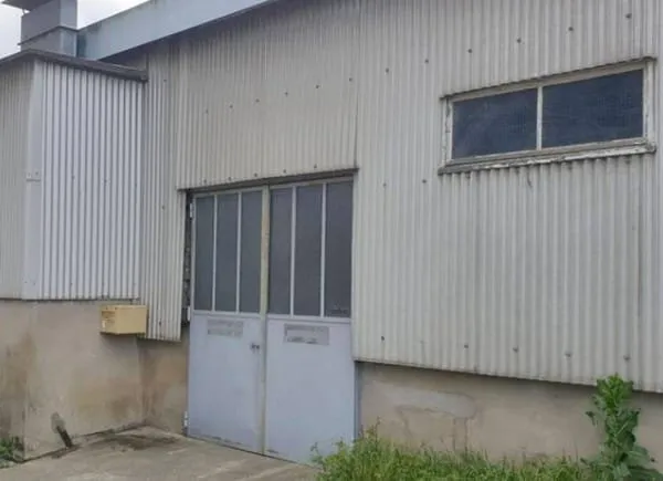 Entrepôt 140 m²