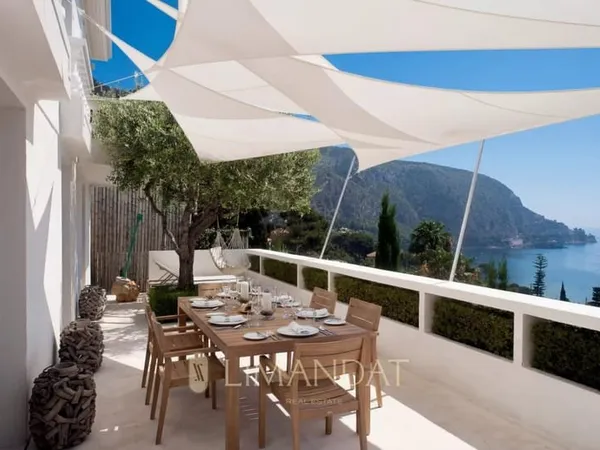 Eze proche Monaco Villa d'architecte 138 m², vue panoramique mer
