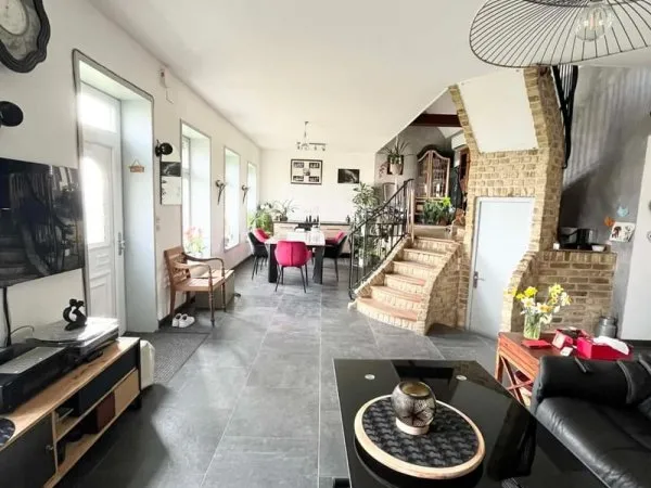 MAISON INDIVIDUELLE SEMI PLAIN PIED 5 CHAMBRES JARDIN GARAGE HANGAR