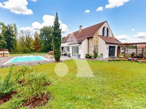 Maison 8 pièces 270 m²