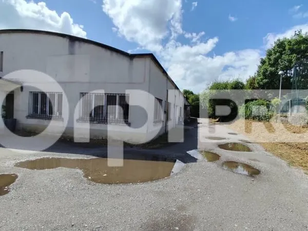 Local d'activité 142 m²