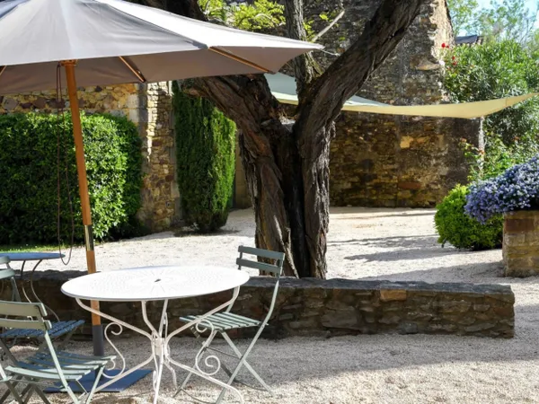 Elégante propriété de village sur un parc de 6000 m², 12 km d'Uz