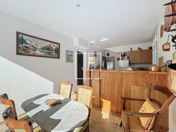 À vendre à La Condamine-Châtelard : appartement avec jardin
