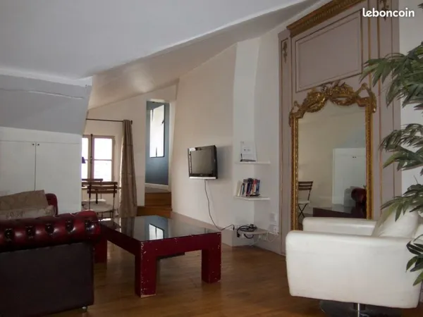 Arts et Métiers - Rue Réaumur : grand studio à louer