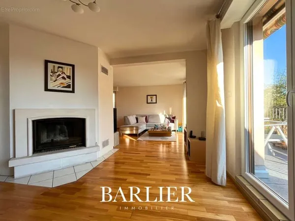 Fegersheim - Magnifique duplex avec 4 chambres, terrasse et double garage