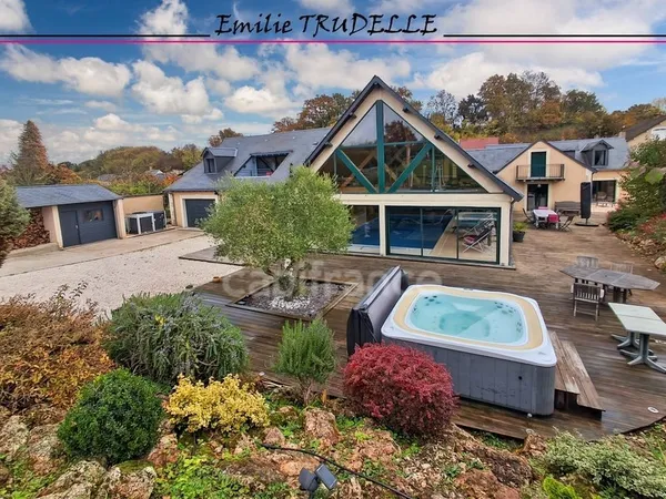 Propriete à vendre 11 pièces LA CHARTRE SUR LE LOIR (72) avec loft, gîte, piscine intérieure et spa 