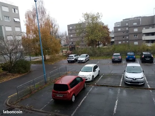 Parking Voiture Fleury les Aubrais