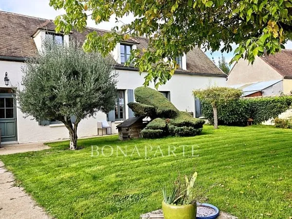 Longère F5, 4 chambres, un garage attenant et buanderie.