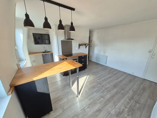 EXCLUSIVITE LILLE MONTEBELLO : Charmant T2 de 38 m² au dernier étage avec cave