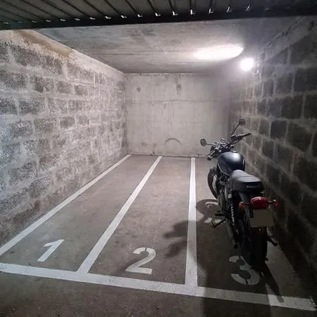 Place de parking moto ou vélo disponible de suite