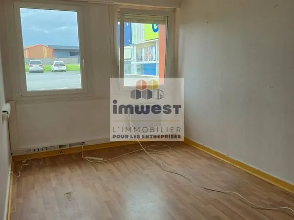 LOCAL COMMERCIAL 50 m² TINTENIAC