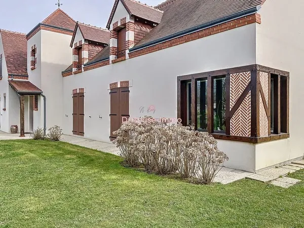 Ingré, maison de 200 m2 avec 8p et 4ch -489000€